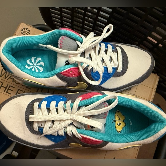 Nike Men's Air Max 90 SE, Men’s Size 9.5/Women’ Size 11 - Picture 2 of 5